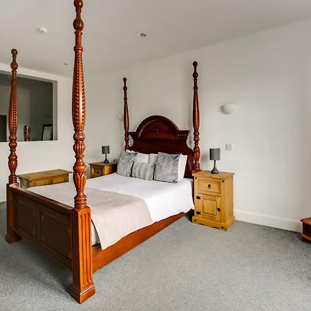 Oyo Gin House Hotel Greenock Kültér fotó