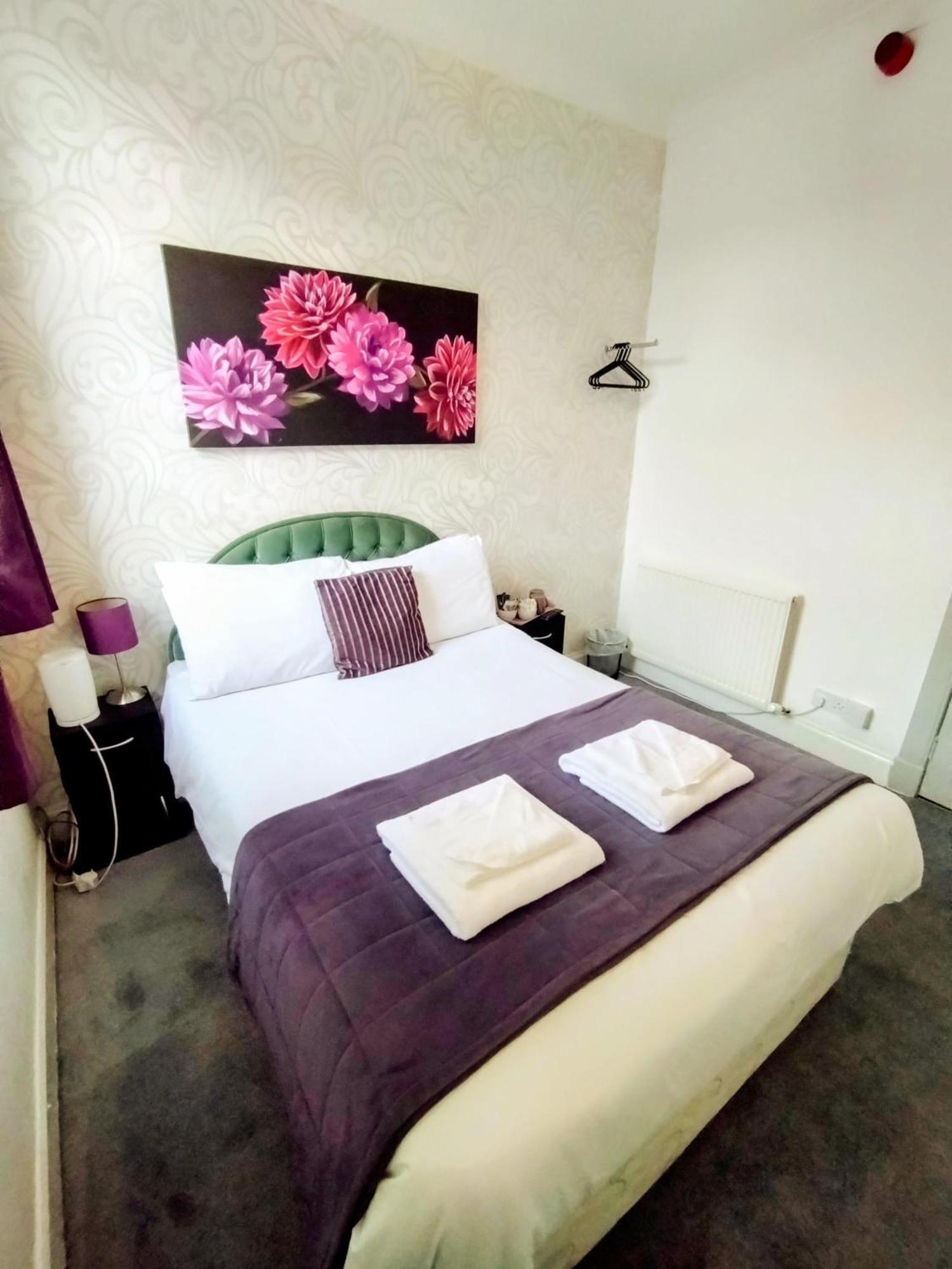 Oyo Gin House Hotel Greenock Kültér fotó
