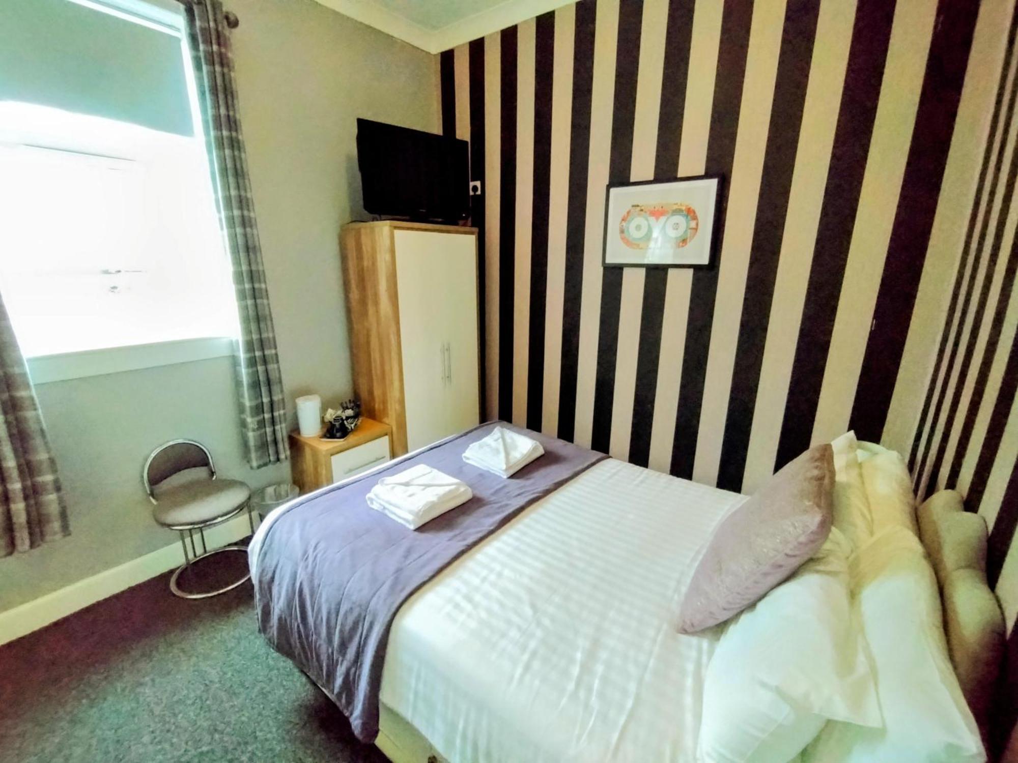 Oyo Gin House Hotel Greenock Kültér fotó