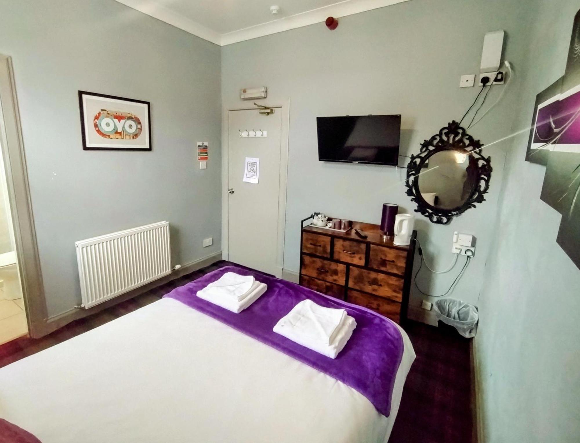 Oyo Gin House Hotel Greenock Kültér fotó