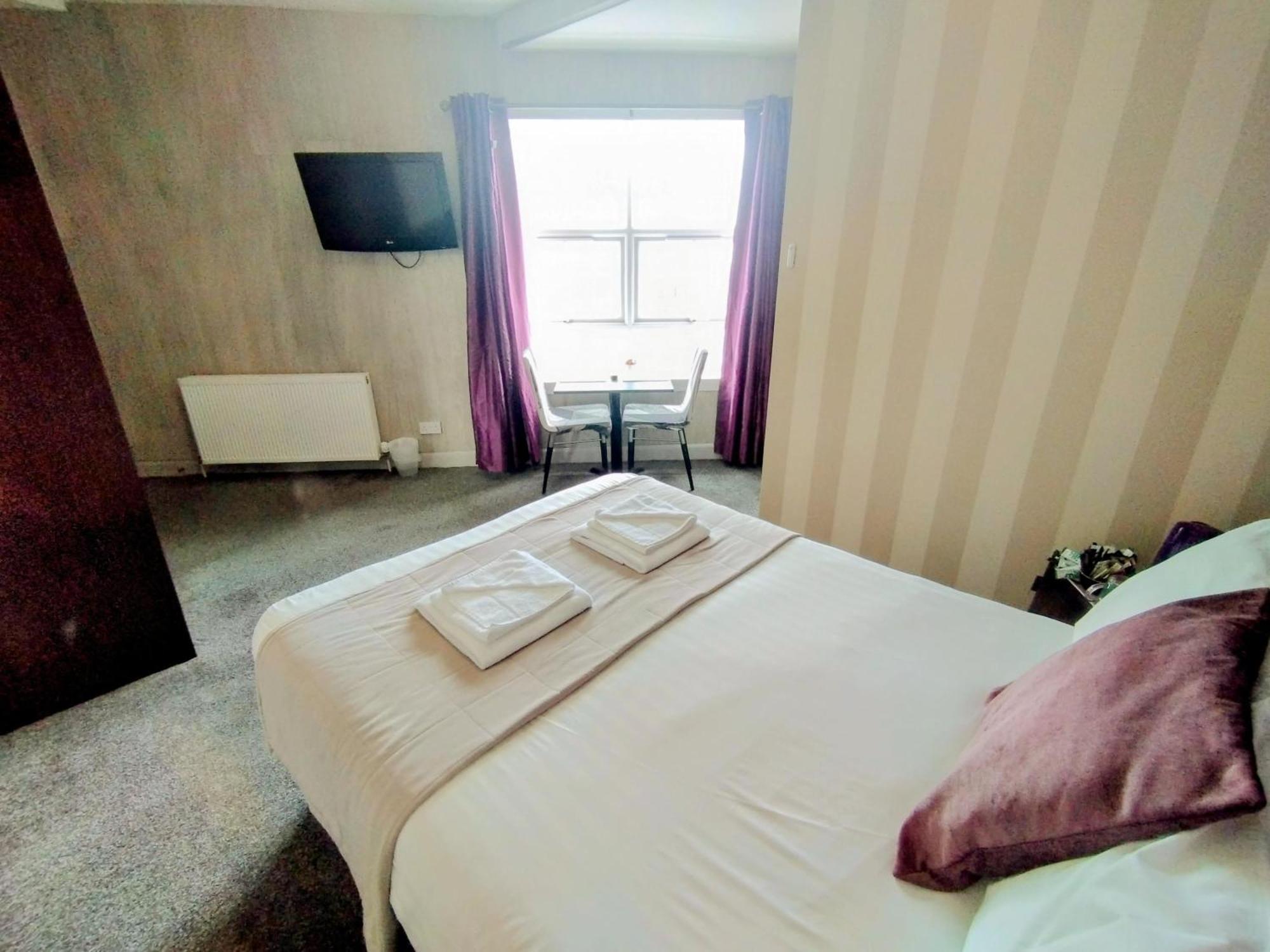 Oyo Gin House Hotel Greenock Kültér fotó