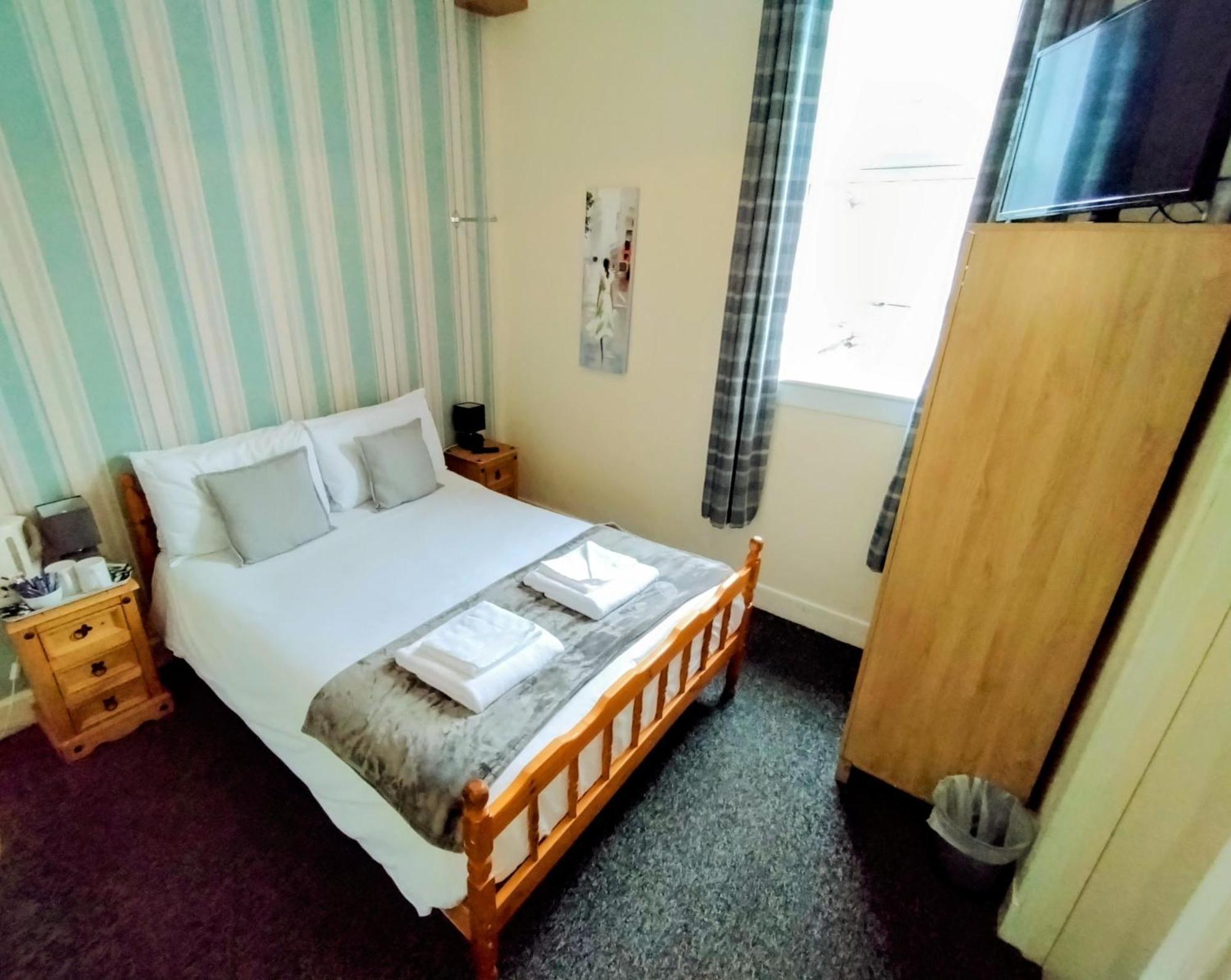 Oyo Gin House Hotel Greenock Kültér fotó