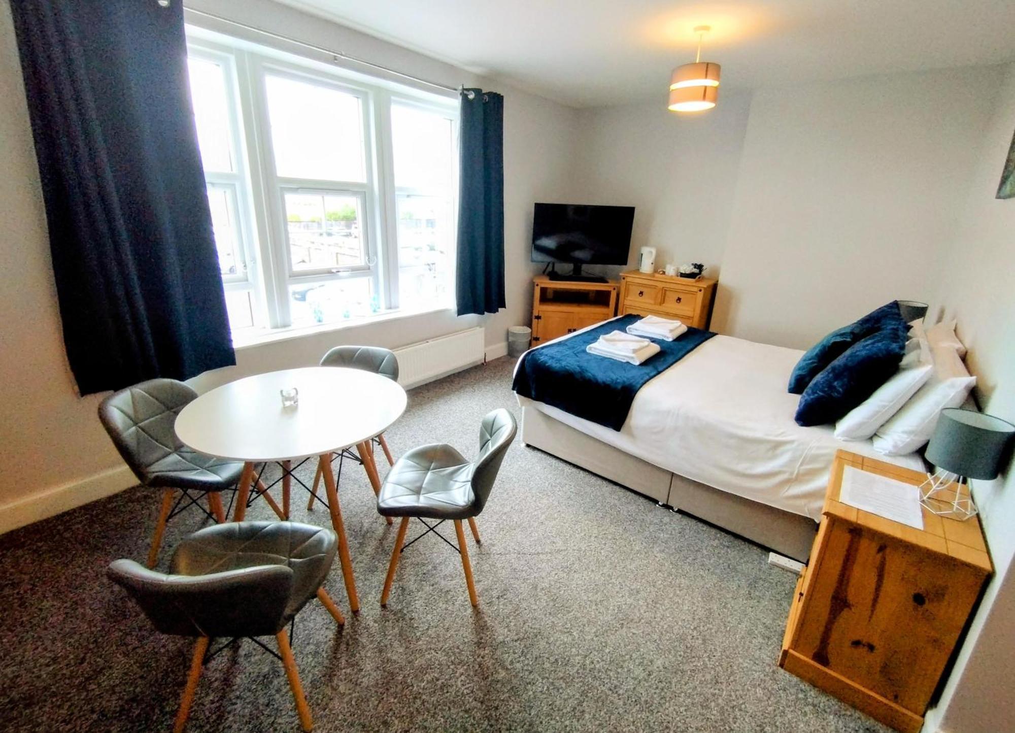 Oyo Gin House Hotel Greenock Kültér fotó