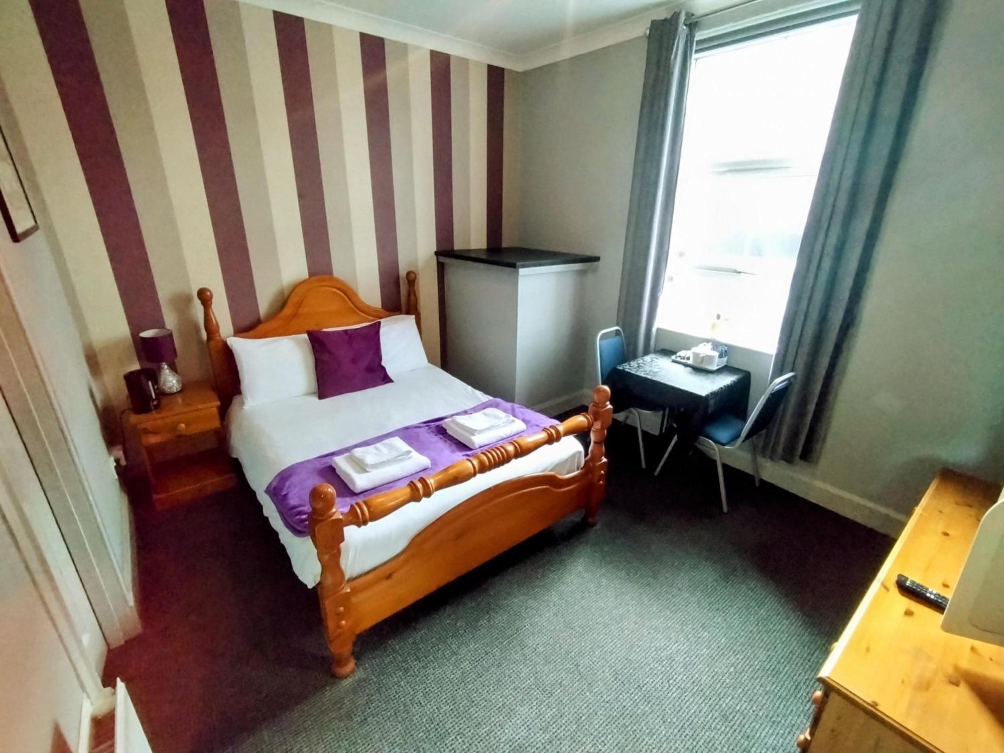 Oyo Gin House Hotel Greenock Kültér fotó