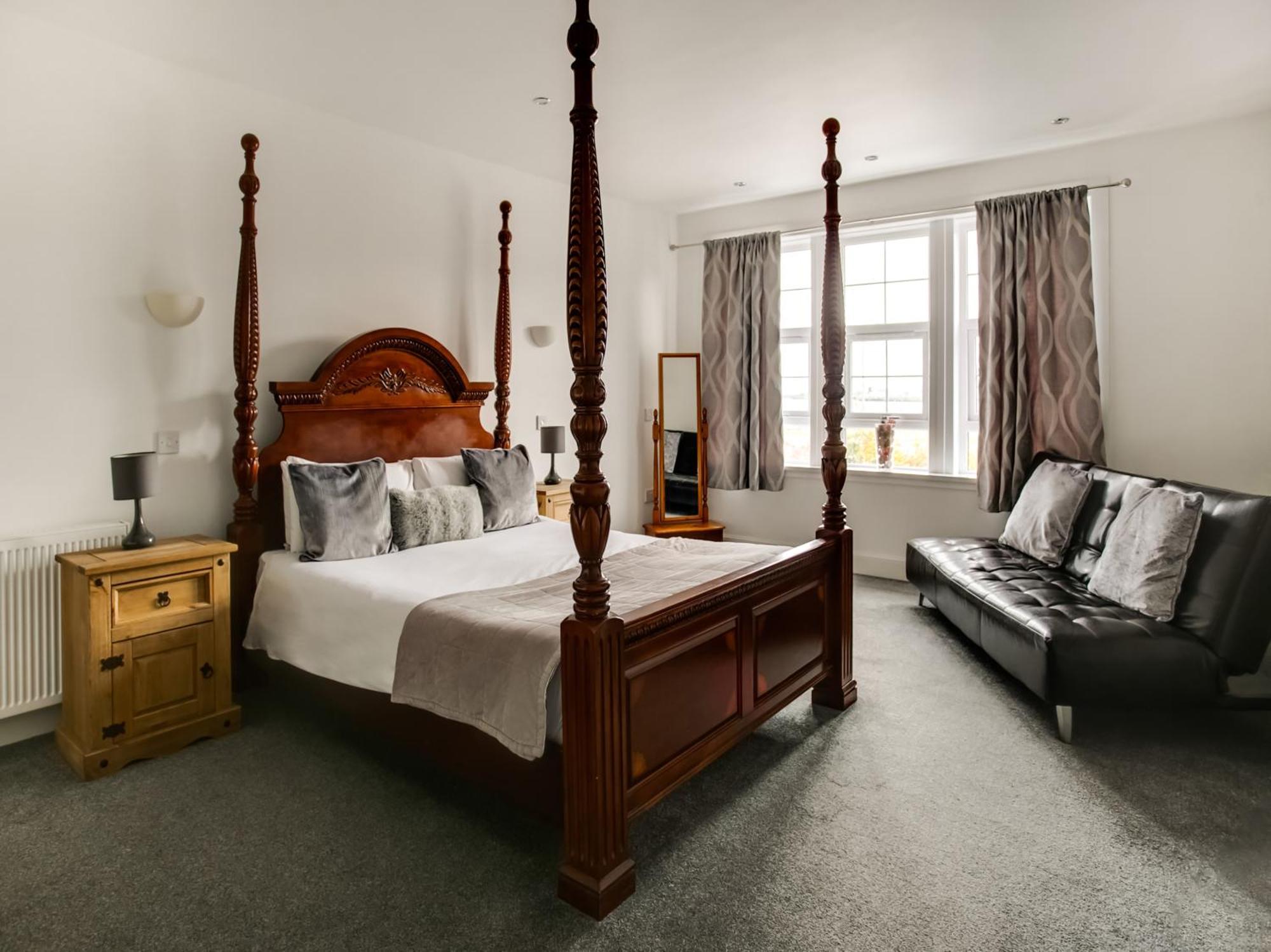 Oyo Gin House Hotel Greenock Kültér fotó