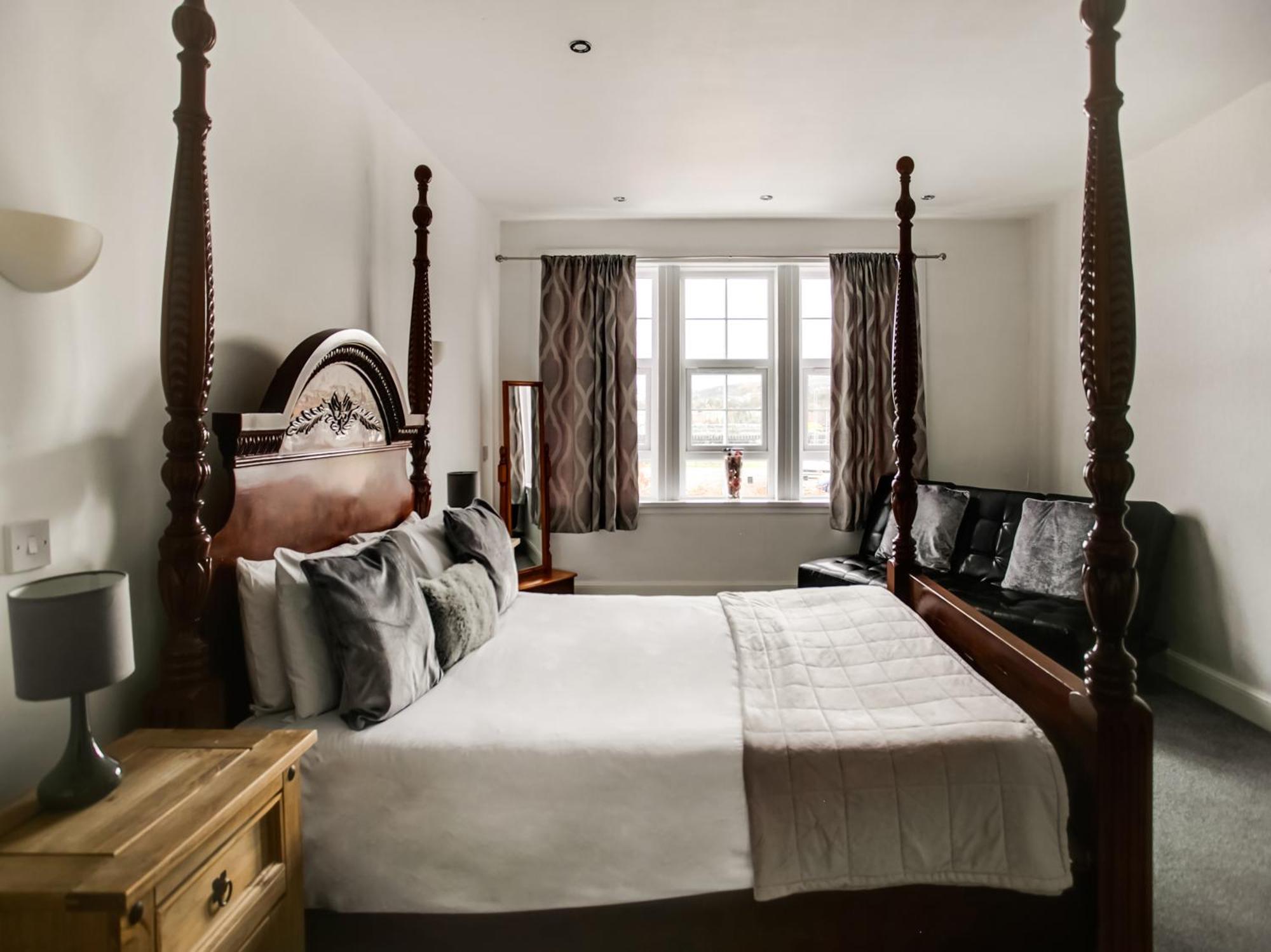 Oyo Gin House Hotel Greenock Kültér fotó